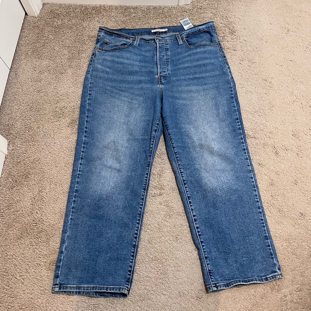 These are jeans from Levi’s with no spots on it.